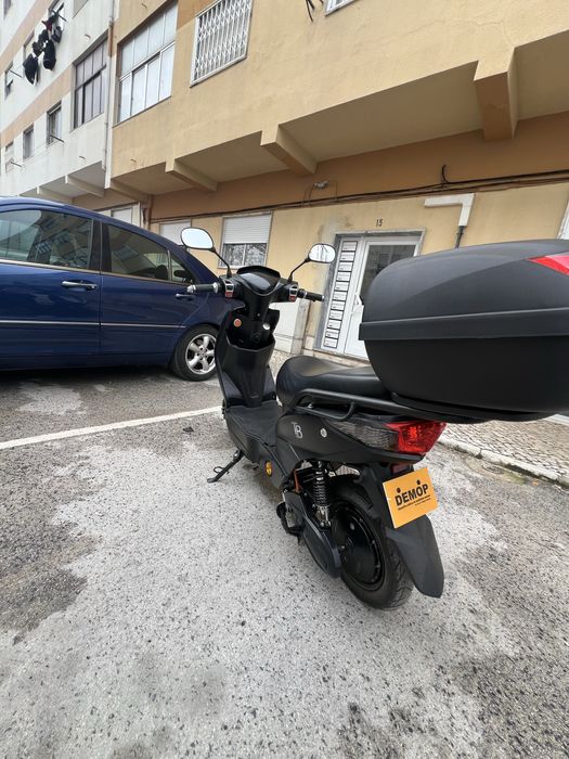 Scooter Elétrica XLY (Preta)