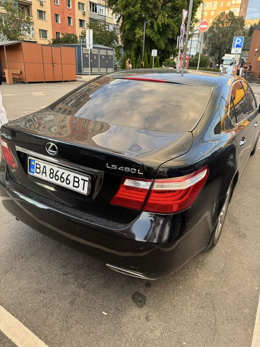 Продаю Lexus LS 460