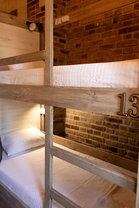 Спальне місце у хостелі у центрі міста