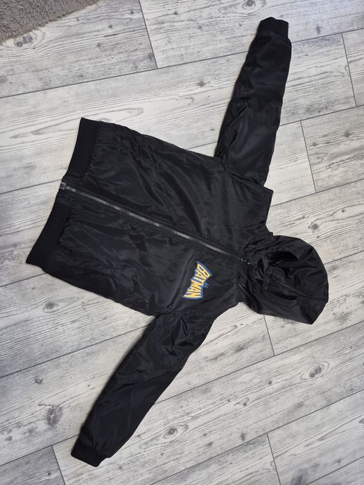 Czarna chłopięca kurtka Batman Sinsay 134