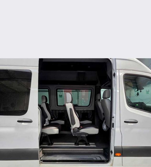 Przewóz osób 9 osób vip wynajem busa 9 osbowy vip wynajem kierowcy transfer lotnisko Radom Warszawa