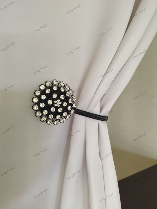 2 czarne spinki do zasłon na magnes