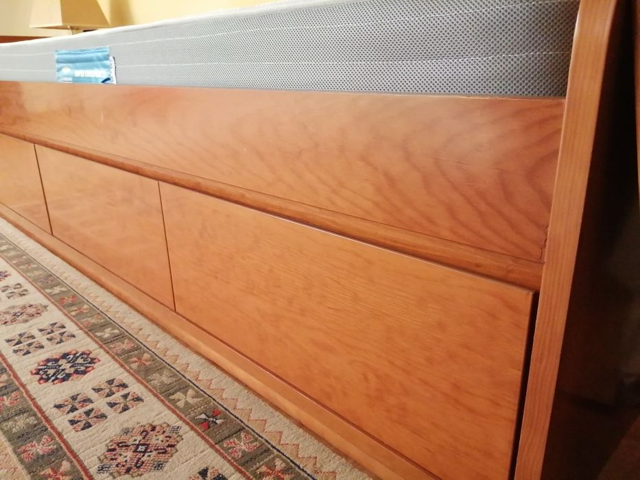 Cama individual com gavetões