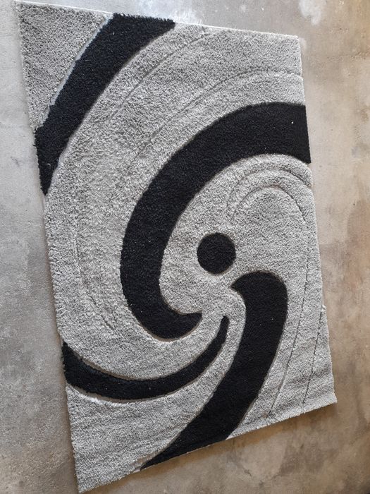 Carpete cinza e preto