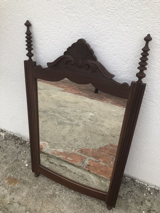 Espelho de parede de madeira antigo