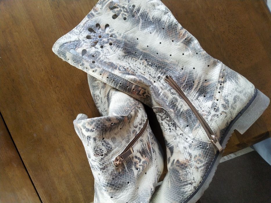 Сапожки, натуральна шкiра, 40,новi