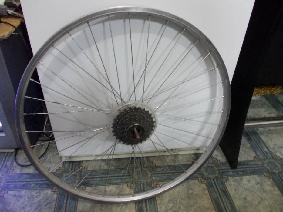 Колесо велосипедне 26" + вісь + шестерні передач