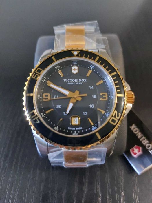 годинник VIKTORINOX Maverick Швейцарія