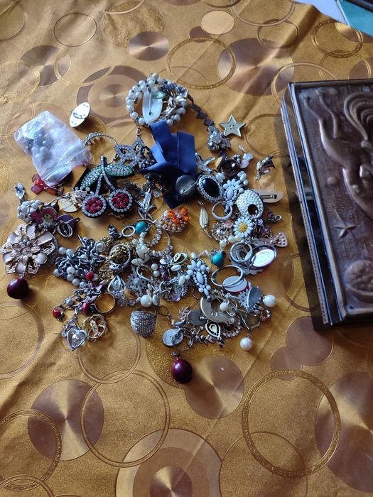 Продам бижутерию