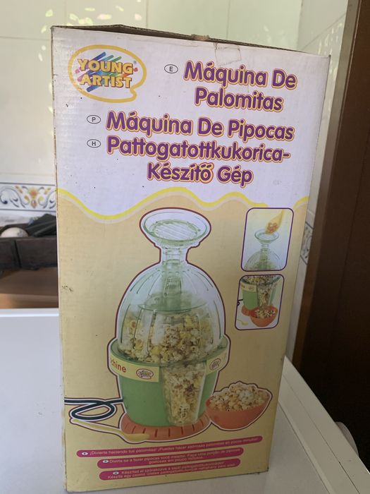 Popcorn Machine in Operation512484525621923841