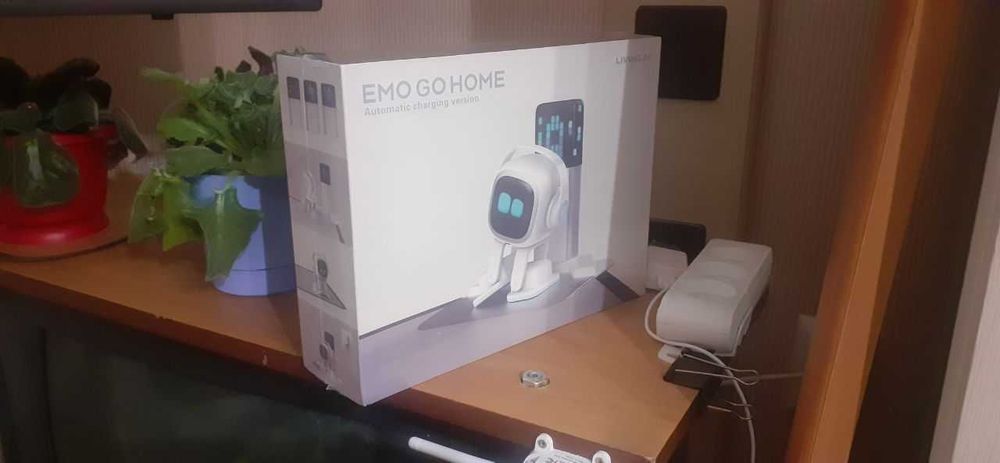 Продам робота EmoGoHome White