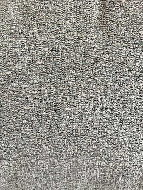 Sofá individual com apoio de pés