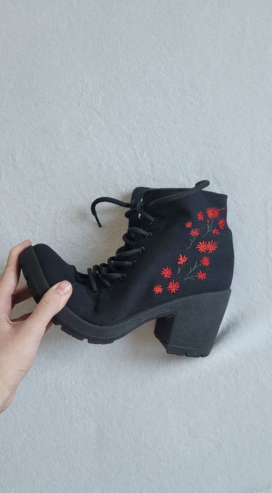 Botki na obcasie Sinsay