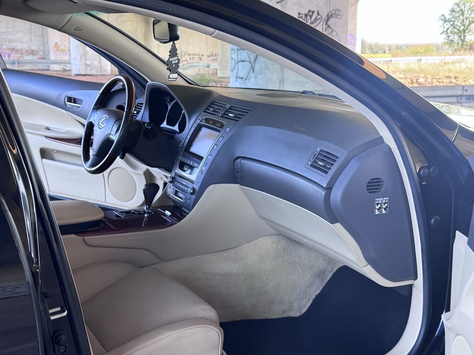 Lexus gs300.