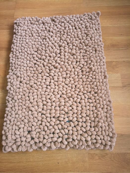 Dywanik handmade Alize Puffy 40x60 beżowy