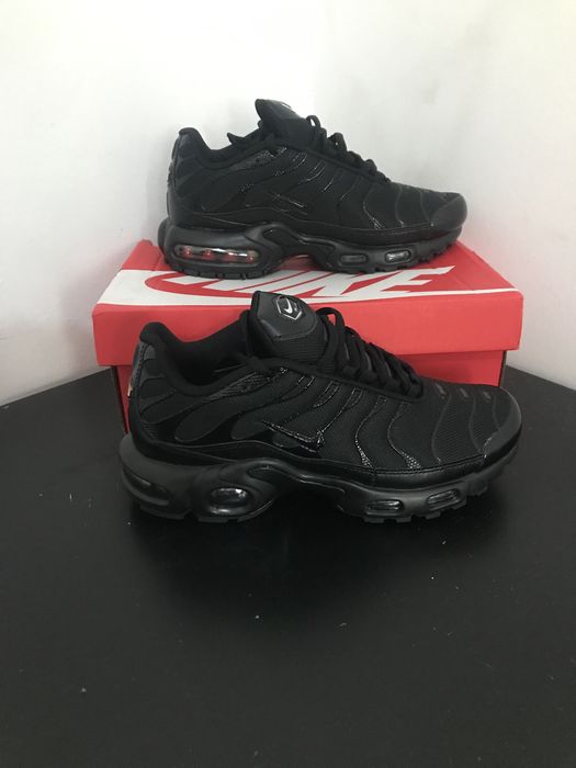 Nike tn all black