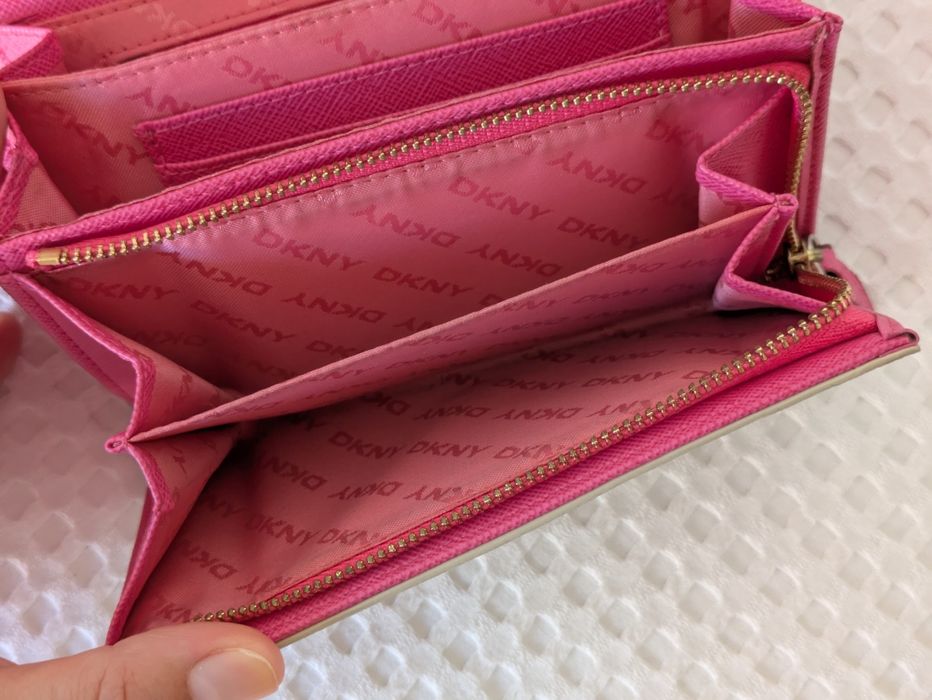 Carteira DKNY rosa e bege