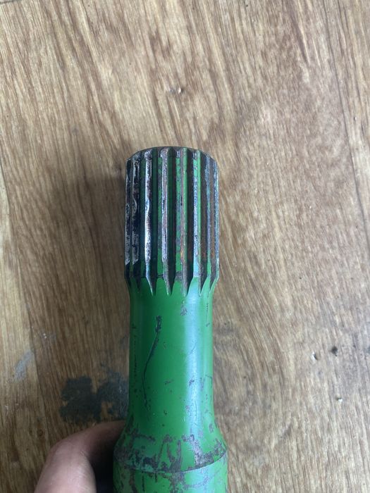 Вал піввісь John Deere