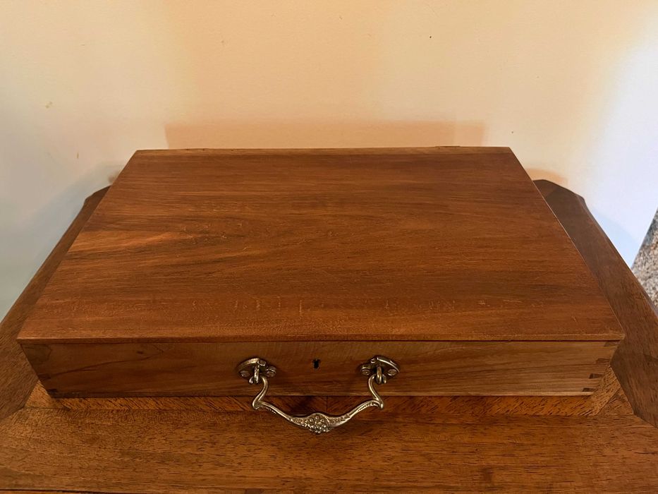 Antique wooden box with dovetail joints (shipping included)