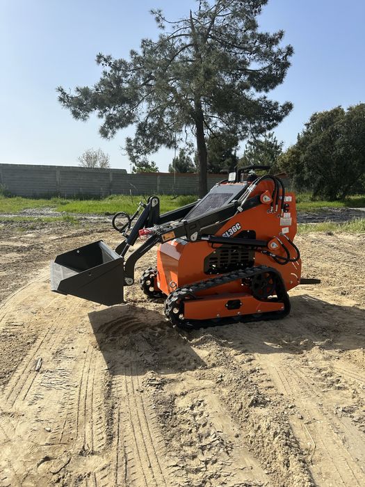 Mini Pá Carregadora Diesel NOVA c/GARANTIA / Linha de Martelo