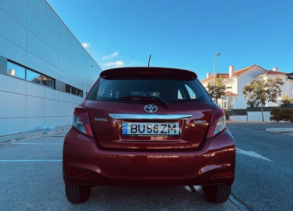 Toyota Yaris 1.0 VVT-i 2012 • Muito Económico • Excelente Estado