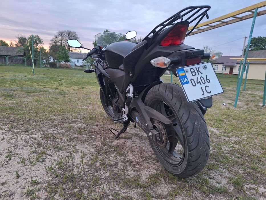 Продам мотоцикл Хонда сбр250р