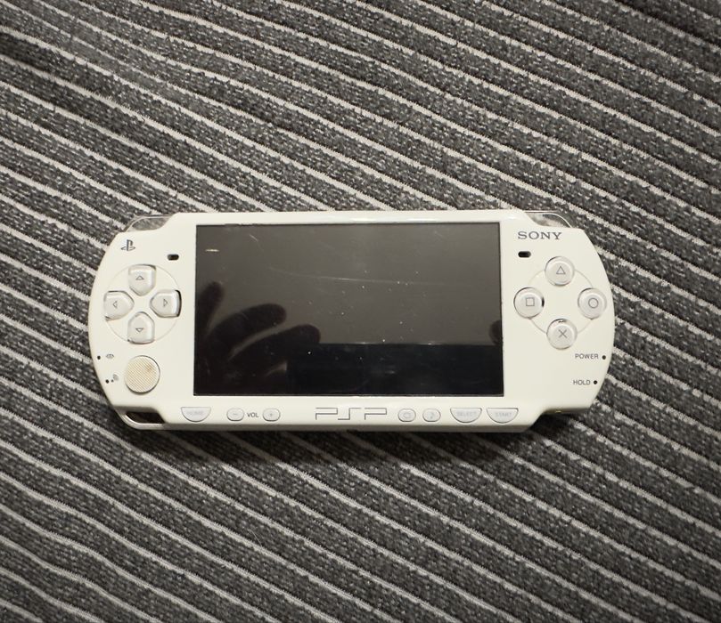 PSP 1000 (Primeira Geração) – Edição Clássica Branca