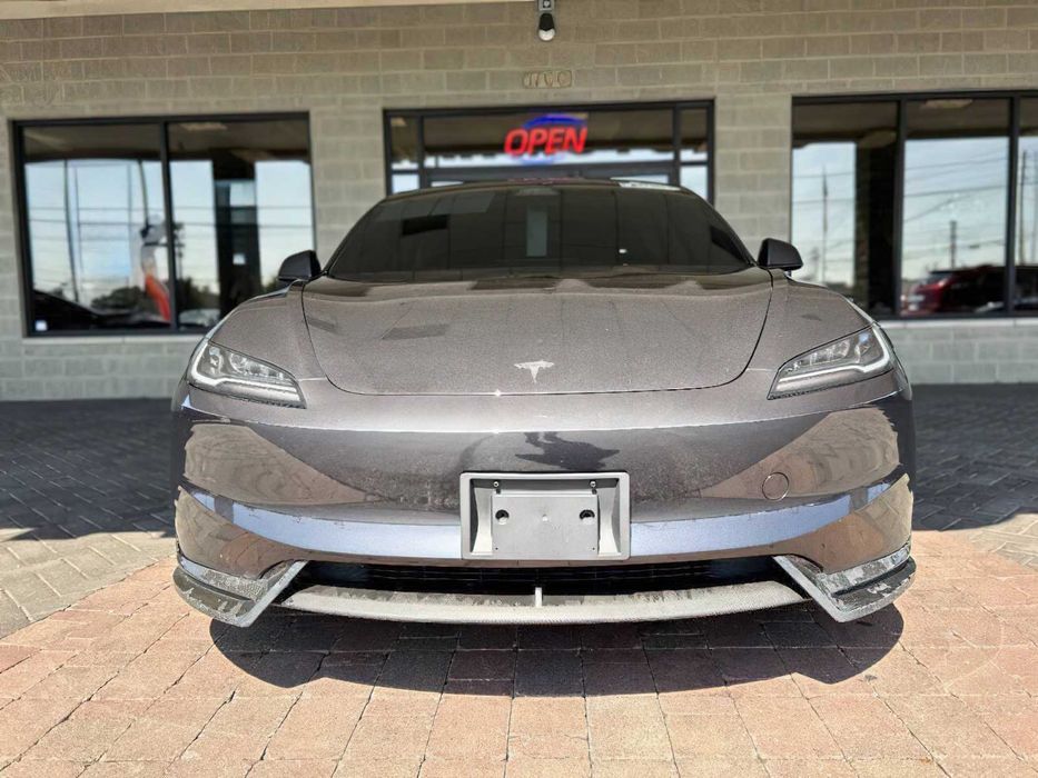 Tesla Model 3      2025