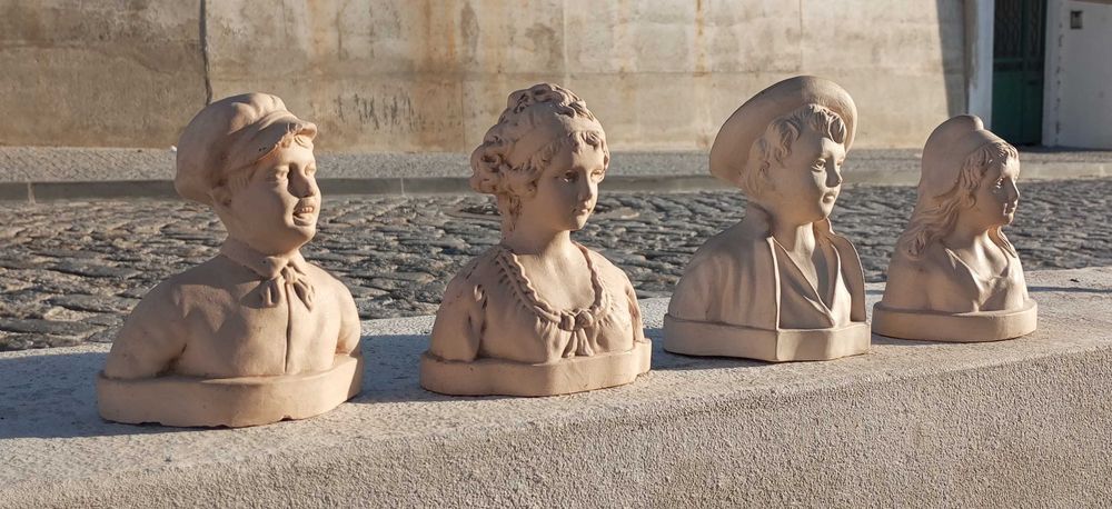 Antigos bustos em terracota