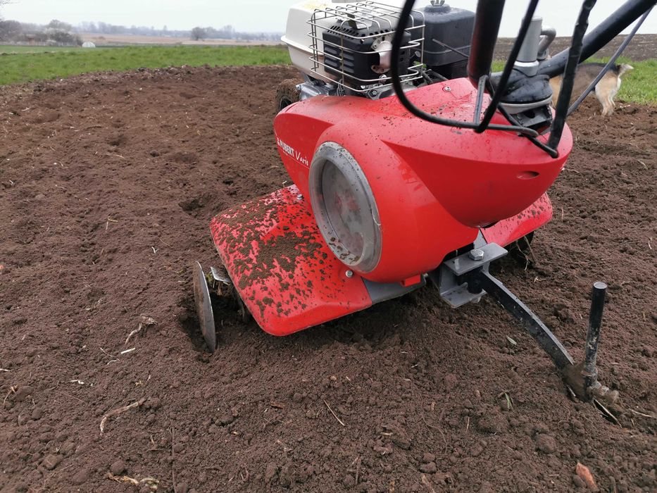 Zagęszczarka Skoczek Wiertnica glebow Świder Młot wyburzeniowy Wynajem