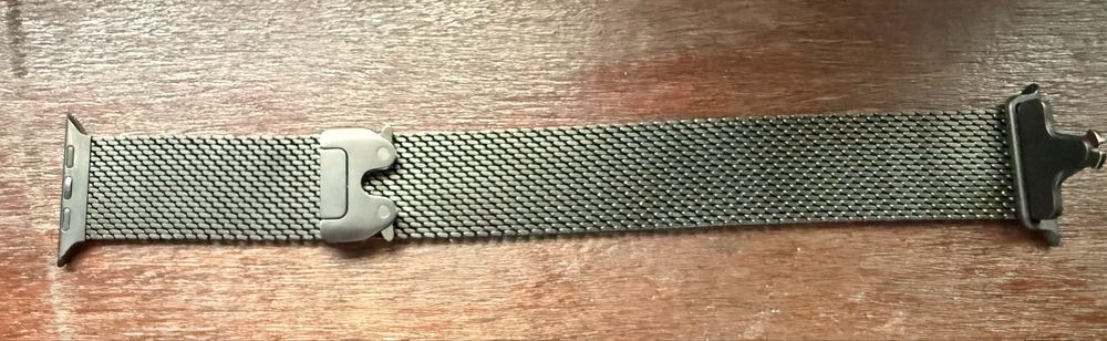 Apple Watch Ultra 3 Black Titanium Milanese Loop