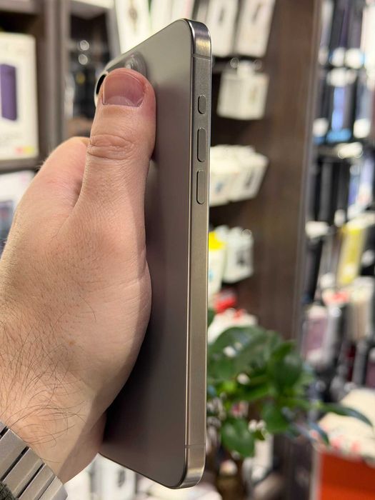б/у iPhone 15 Pro Max 256GB (Natural Titanium) 84% бат, ESim