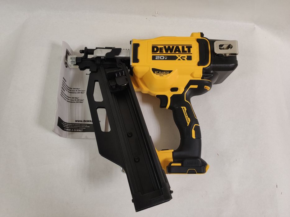 Цвяхозабивний пістолет нейлер DeWALT DCN920B XR 20Vmax кут 21°