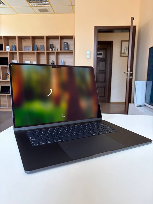 MacBook Air (15-inch, M4) 16/256GB Midnight MW1L3