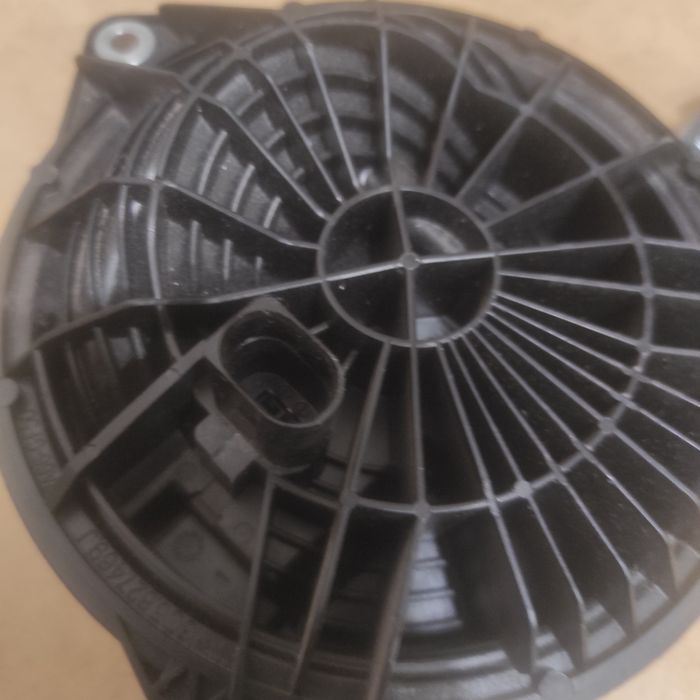 Продається ручка відкривання багажника 3C5827469J VW орігінал значок