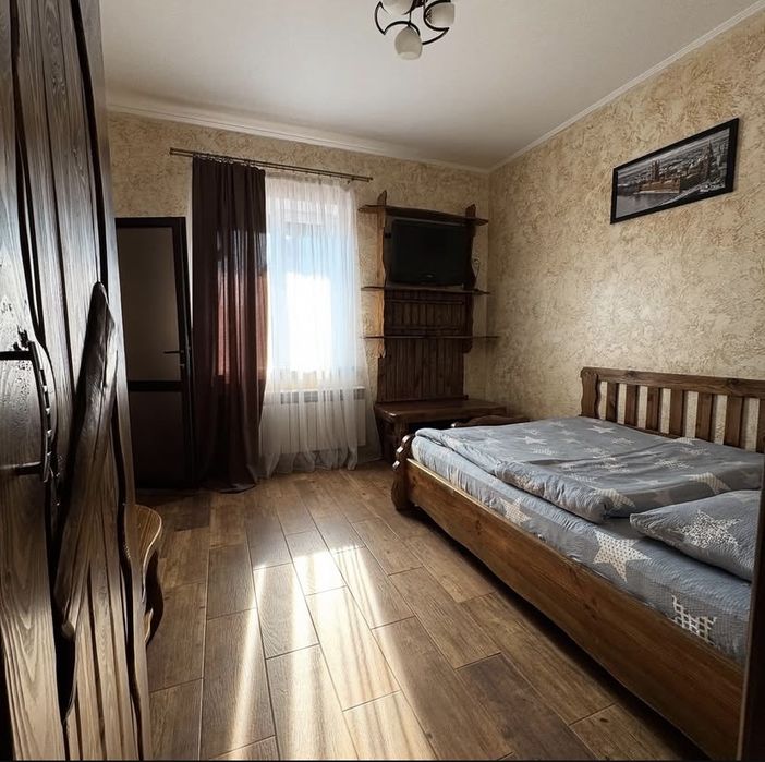 Будинок з сауною і басейном  подобово . Чан