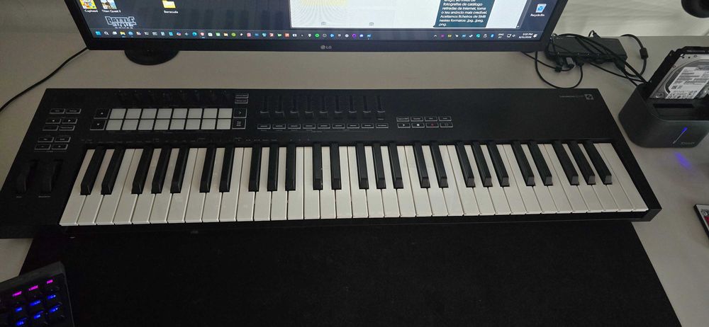 Controlador MIDI Novation Launchkey 49 MK3