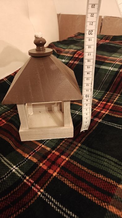 Mały karmnik dla ptaków