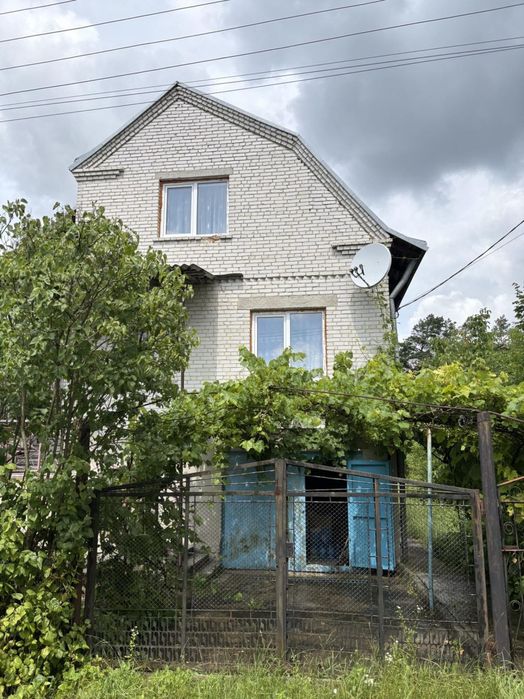 Продаж будинку з ремонтом та меблями в м.Золочів