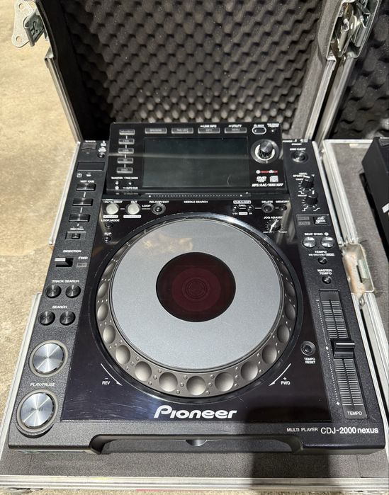 2x CDJ-2000NXS + 2x CASE SANTOSOM