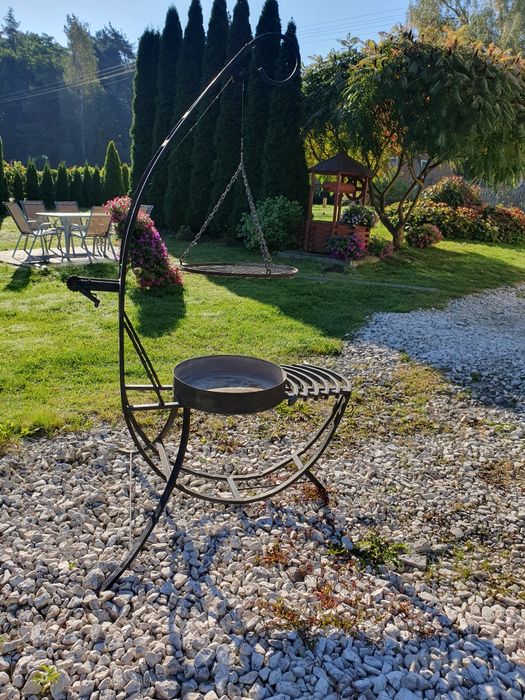 Grill wysoki 205 cm stacjonarny. Regulowany ruszt