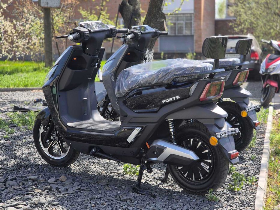 Електроскутер на літієвих батареях R3 2800W