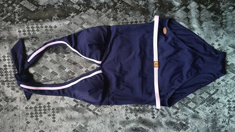 Новий гарний купальник S