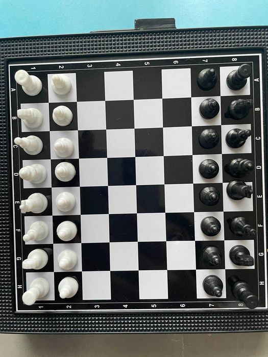 Настольные игры 7 в 1 .Шахматы, шашки, нарды и ещё 4 игры.