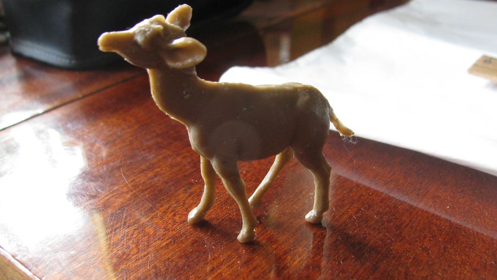 Косуля  игрушка пластиковая