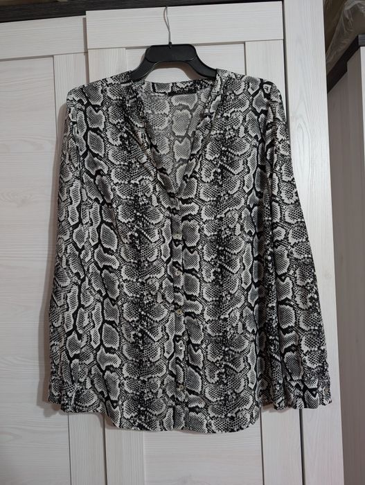 Koszula w wężowy wzór Mohito