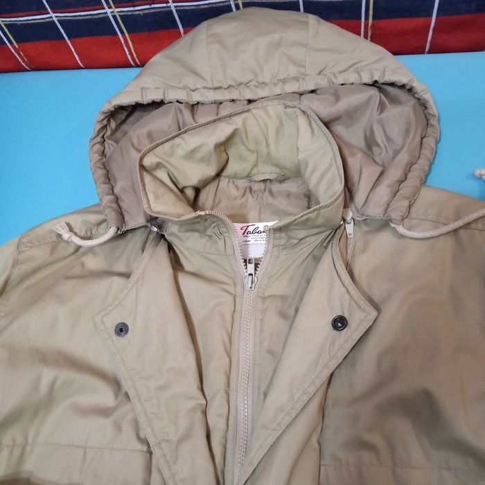 Продам демисезонную лёгкую мужскую  куртку.