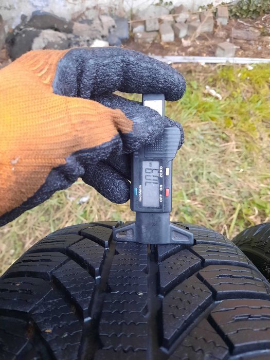 Opony zimowe klasy średniej SEMPERIT 215/65/16 ok. 7 mm 2020 r.