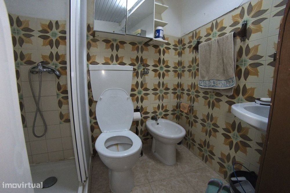 Moradia Térrea com terraço em Moura