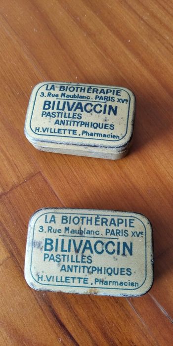 Vintage metal medicine box 'La Biotherapie Bilivaccin'